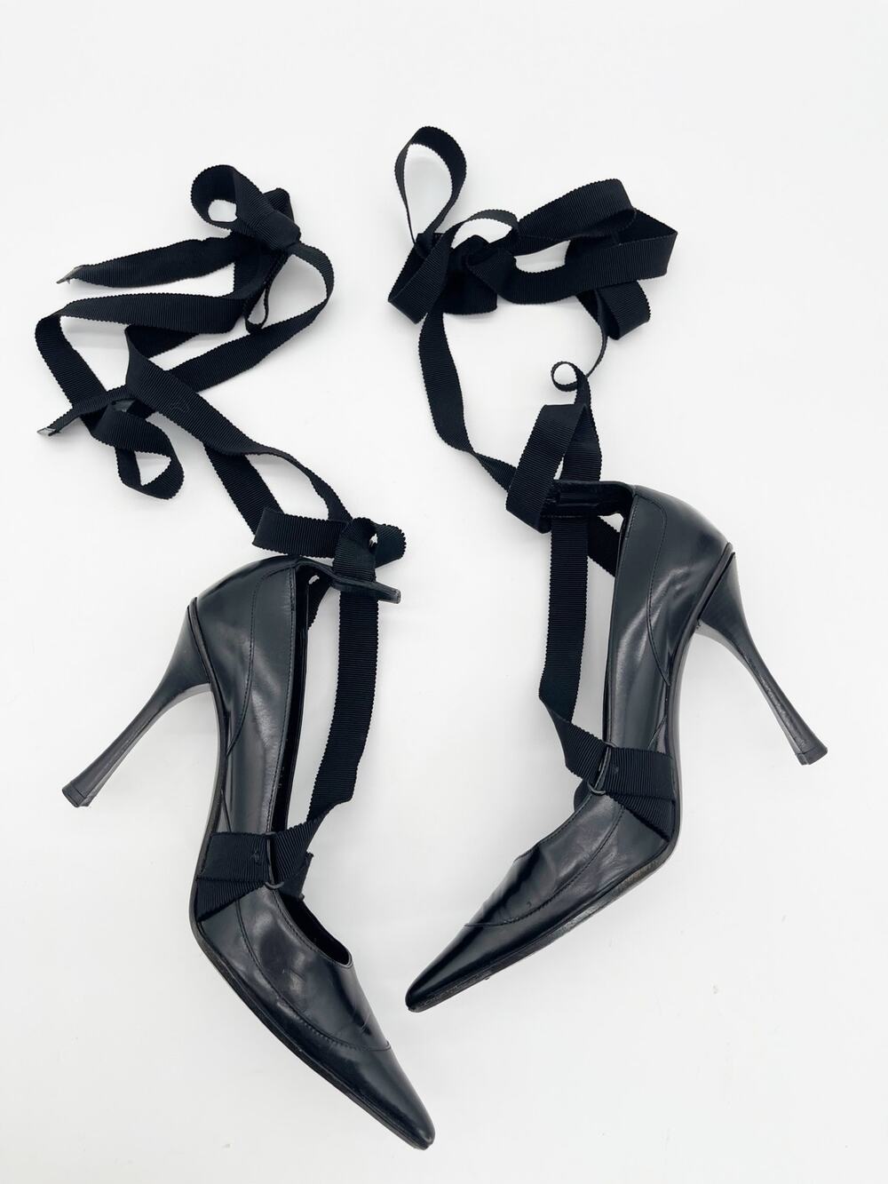 Gucci Vintage Fall 2002 Runway Black Grosgrain Lace Up Pointed Toe Heels US 7.5